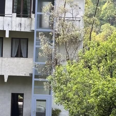 Ascenseur vitré sur 3 niveaux - site belairautonomie.fr