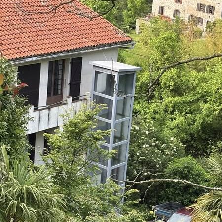 Ascenseur vitré sur 3 niveaux - site belairautonomie.fr